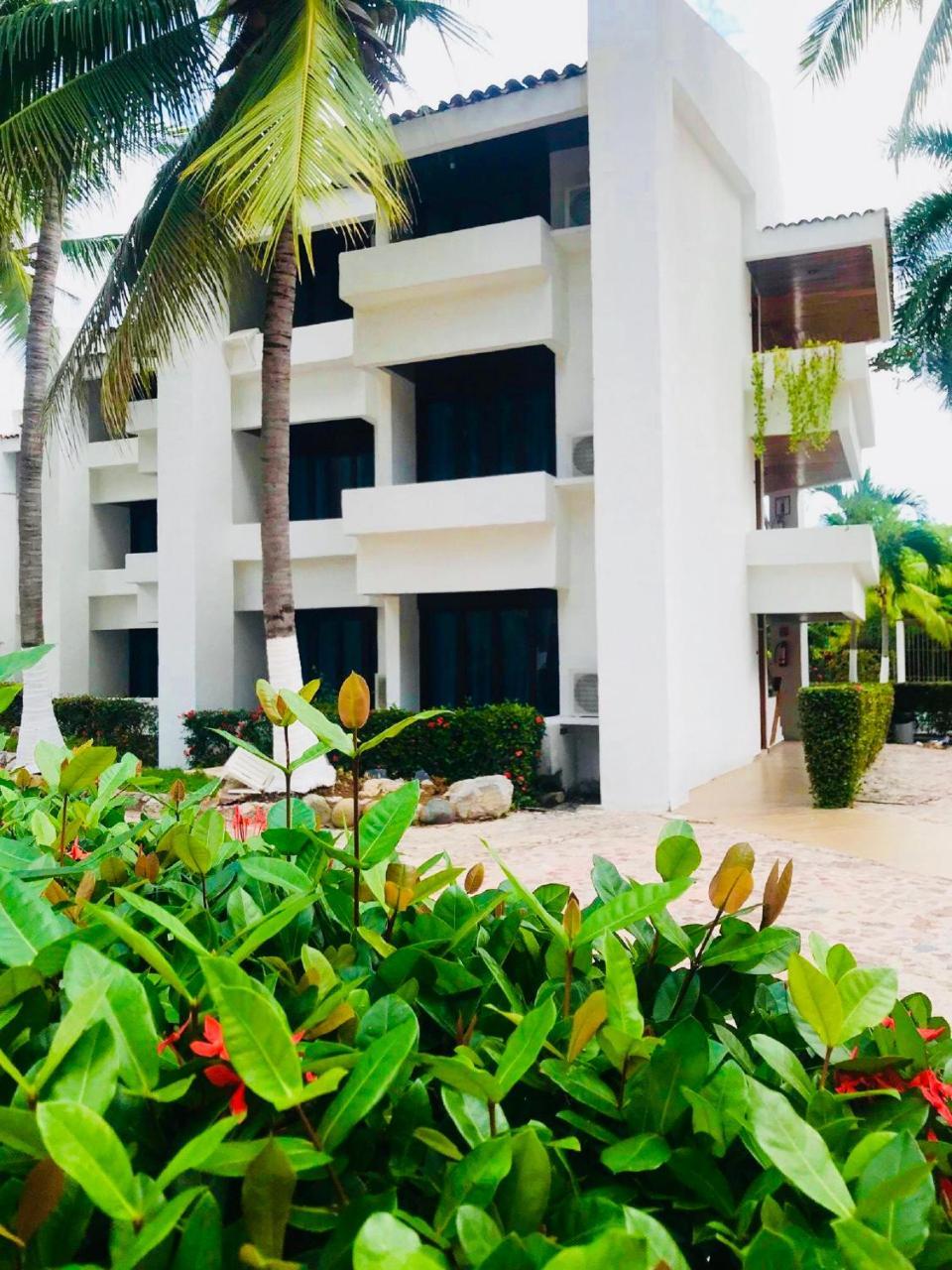 Ixtapa Palace Bagian luar foto